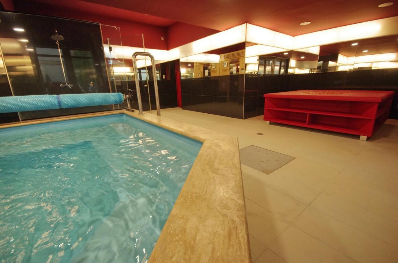 גיולה Hotel Corvin מראה חיצוני תמונה