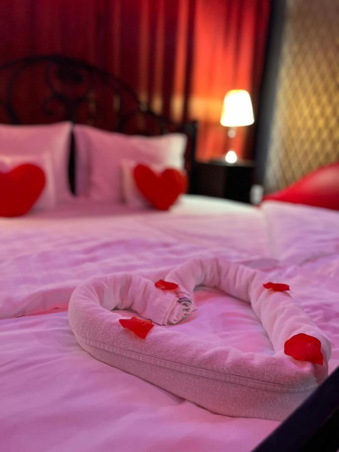 גיולה Hotel Corvin מראה חיצוני תמונה