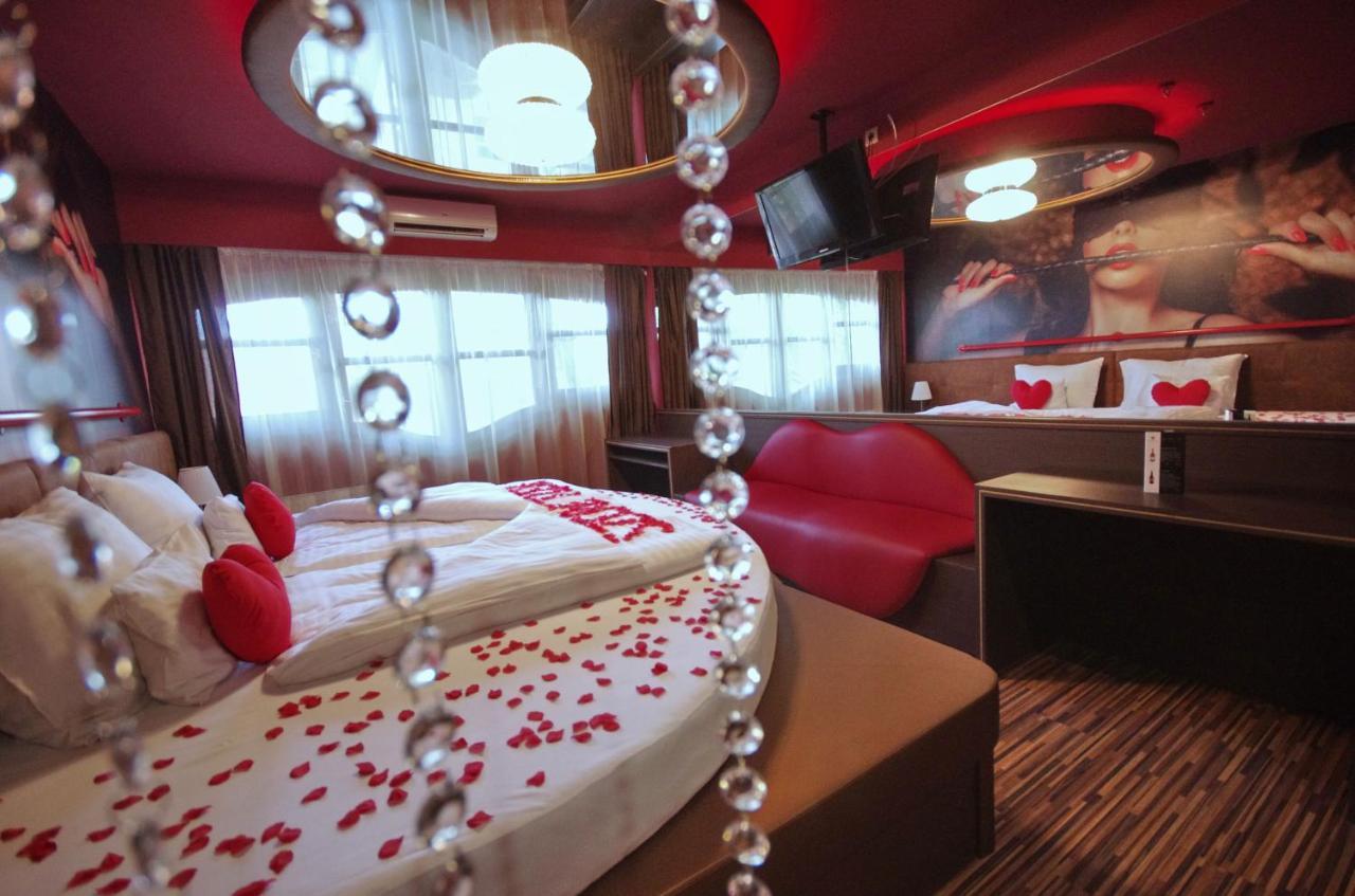 גיולה Hotel Corvin מראה חיצוני תמונה