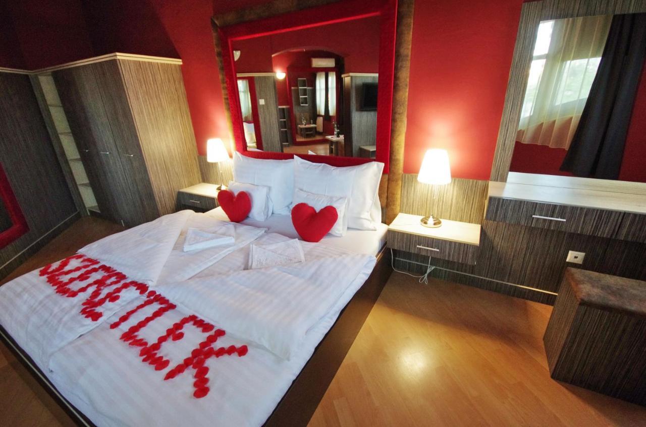גיולה Hotel Corvin מראה חיצוני תמונה