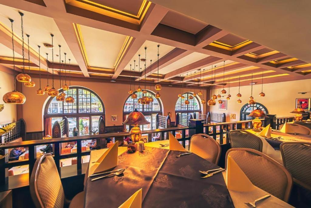 גיולה Hotel Corvin מראה חיצוני תמונה