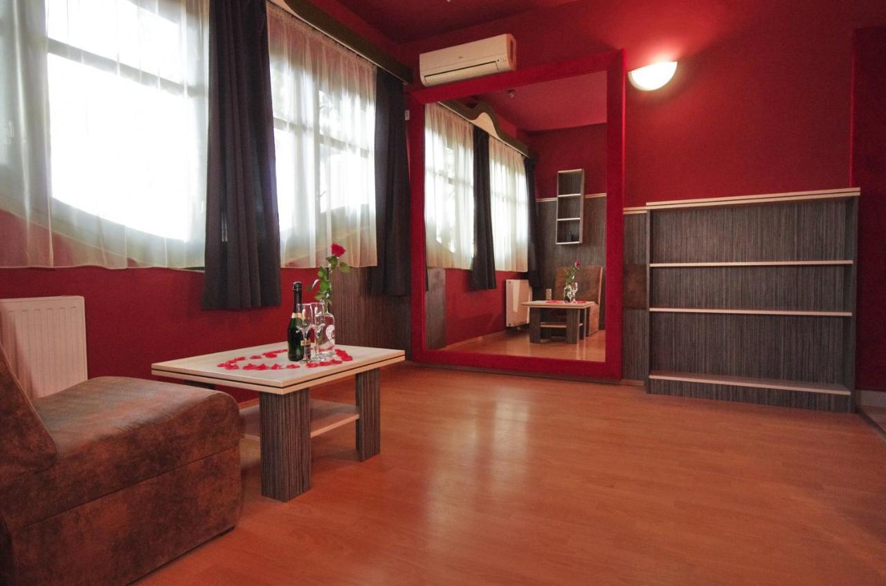גיולה Hotel Corvin מראה חיצוני תמונה