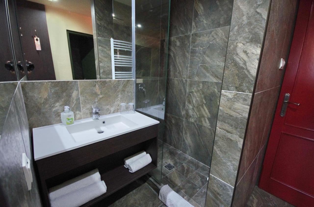 גיולה Hotel Corvin מראה חיצוני תמונה