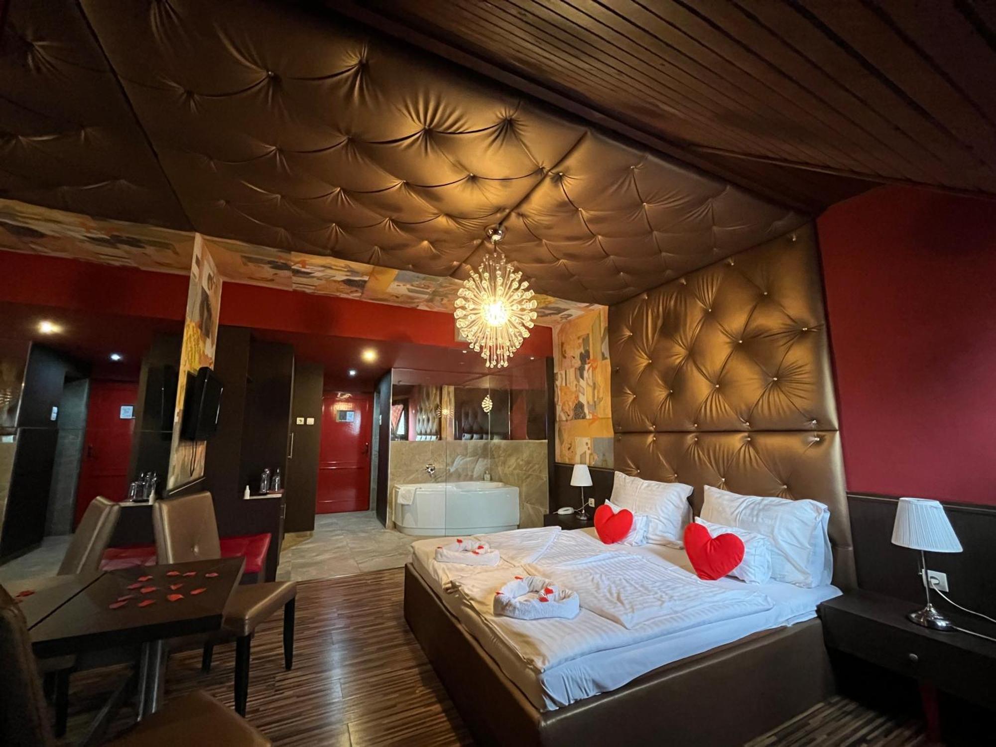 גיולה Hotel Corvin חדר תמונה